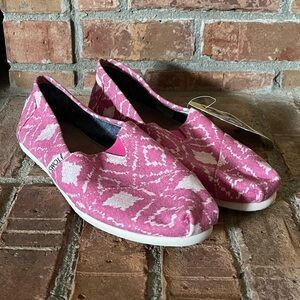 NWT Toms Classic Alpargata Pink Geometric Slip Ons